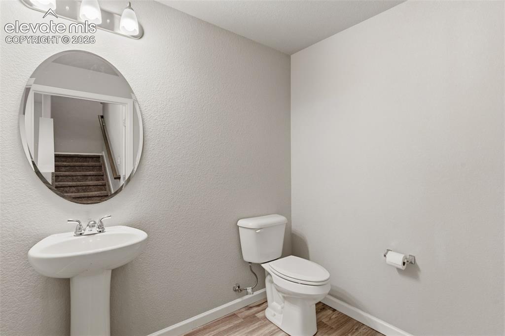 Image 20 of 33: Bathroom