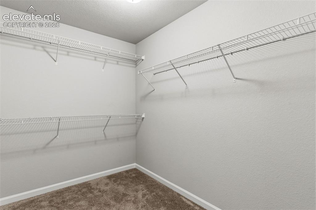 Image 26 of 33: Closet