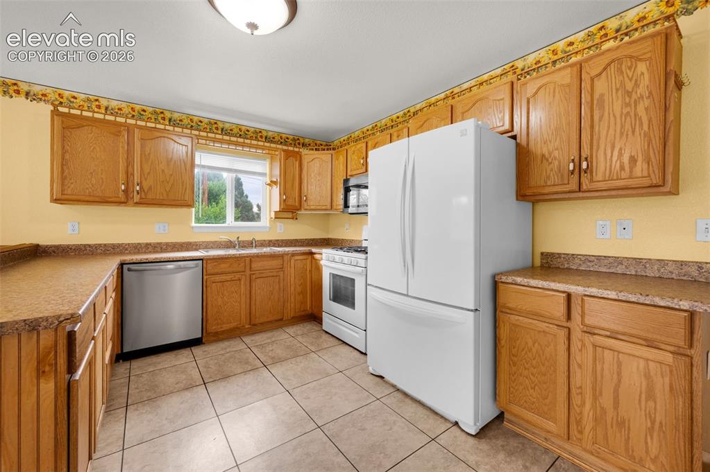 Image 10 of 29: Huge kitchen and dining area