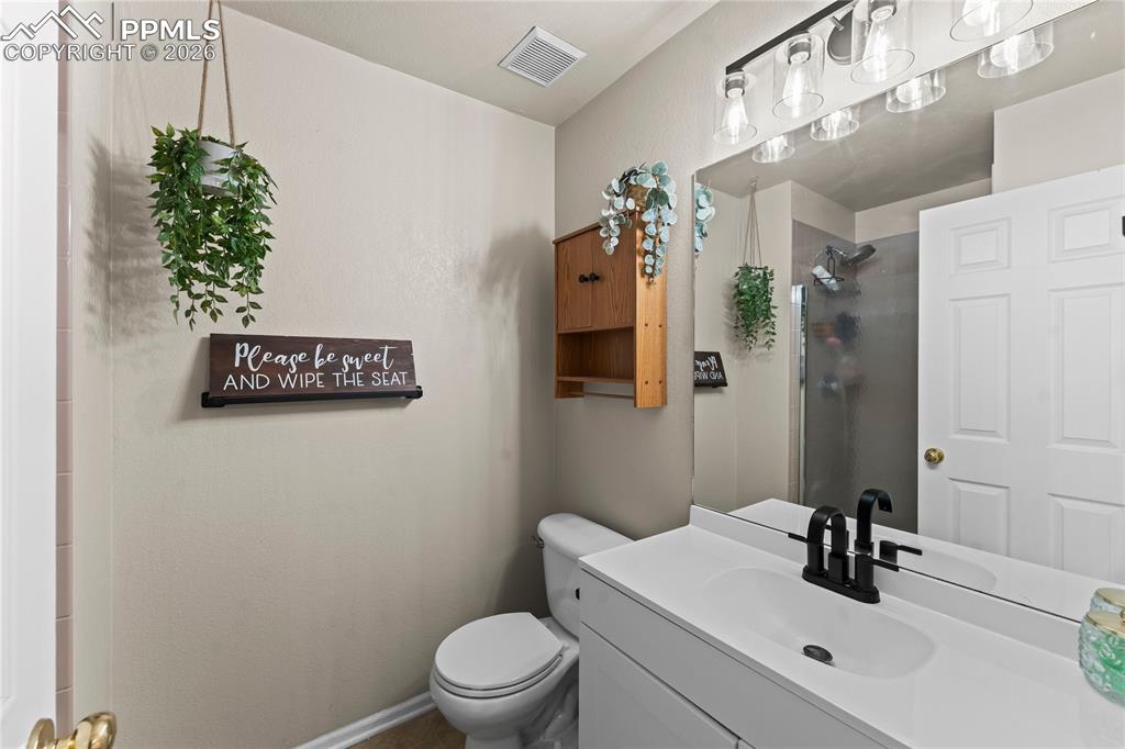 Image 15 of 35: Bathroom