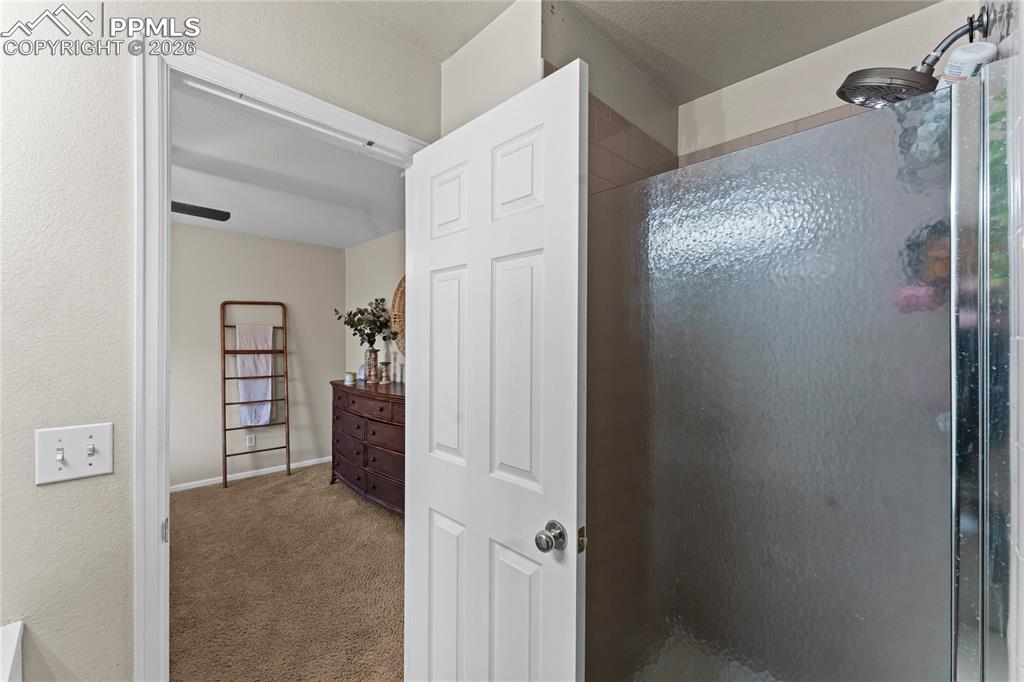 Image 16 of 35: Bathroom