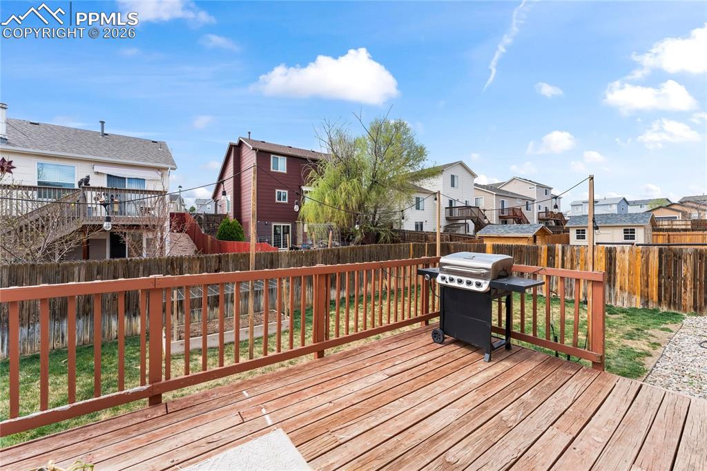 Image 25 of 35: Deck