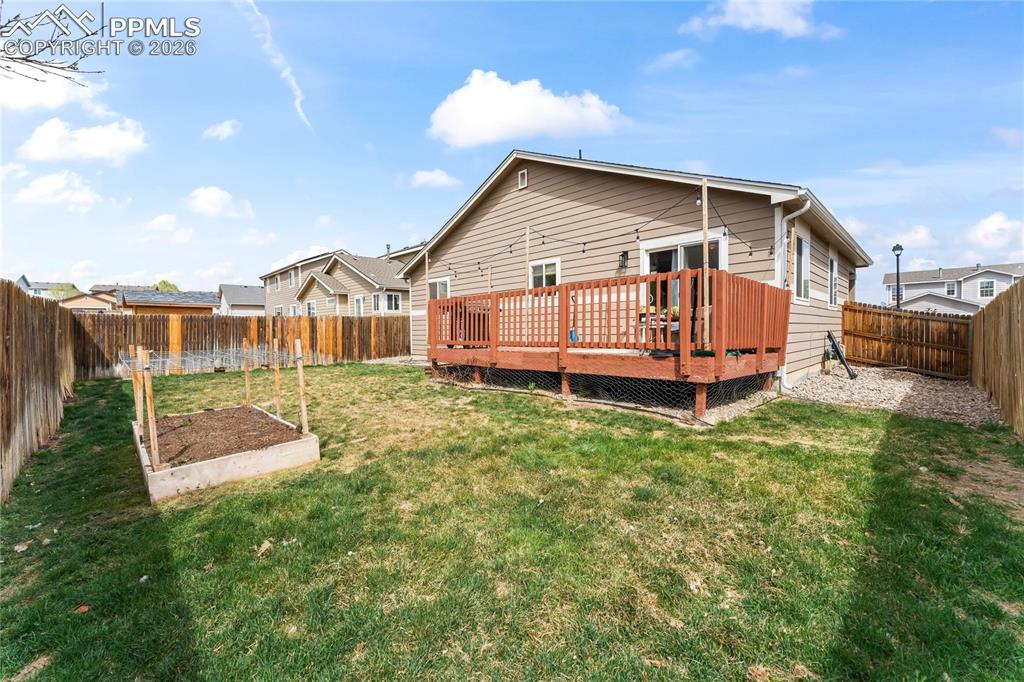 Image 26 of 35: Back of Structure