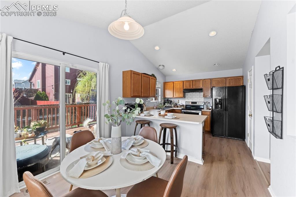 Image 8 of 35: Dining Area