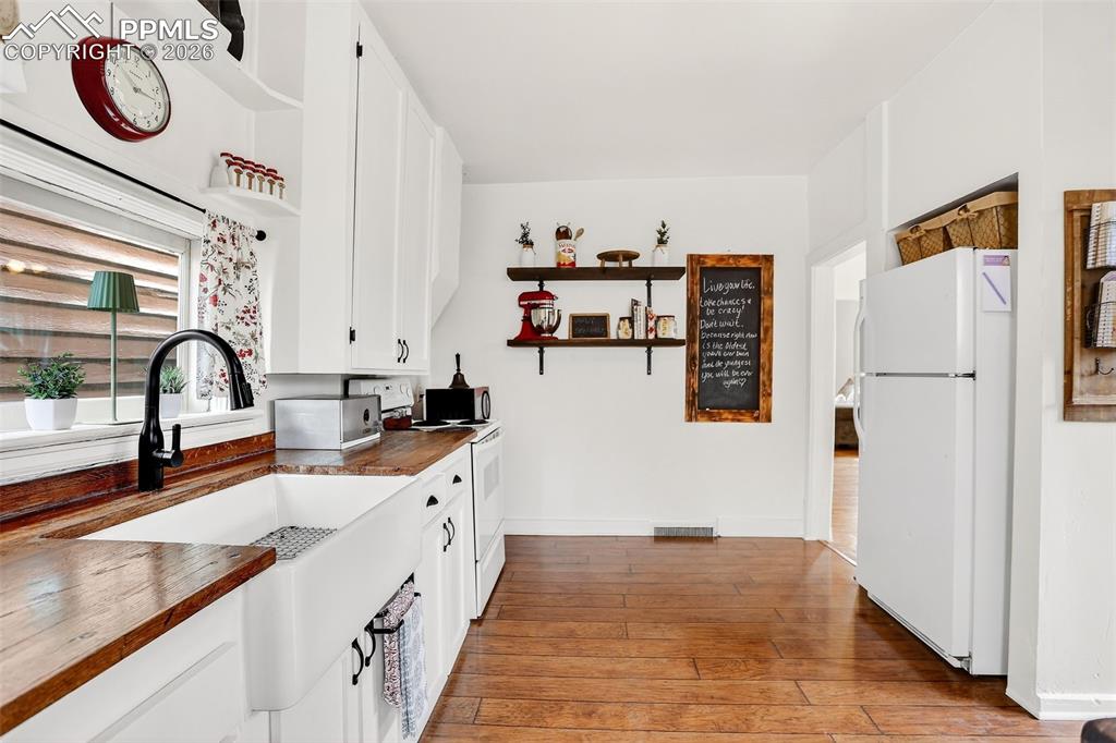 Image 13 of 41: A chef