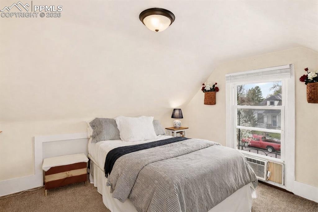 Image 22 of 41: Master Bedroom