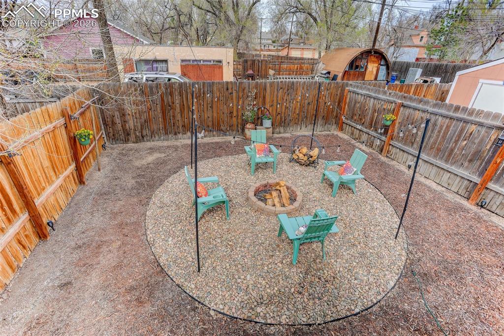 Image 33 of 41: Yard