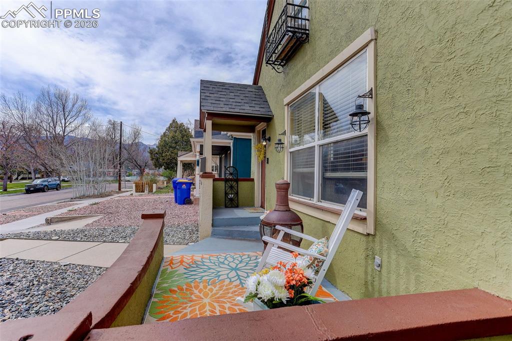 Image 37 of 41: Patio