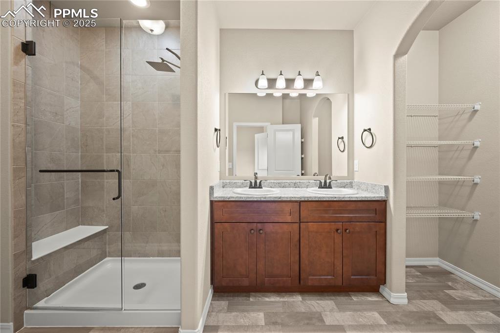 Image 17 of 30: Bathroom