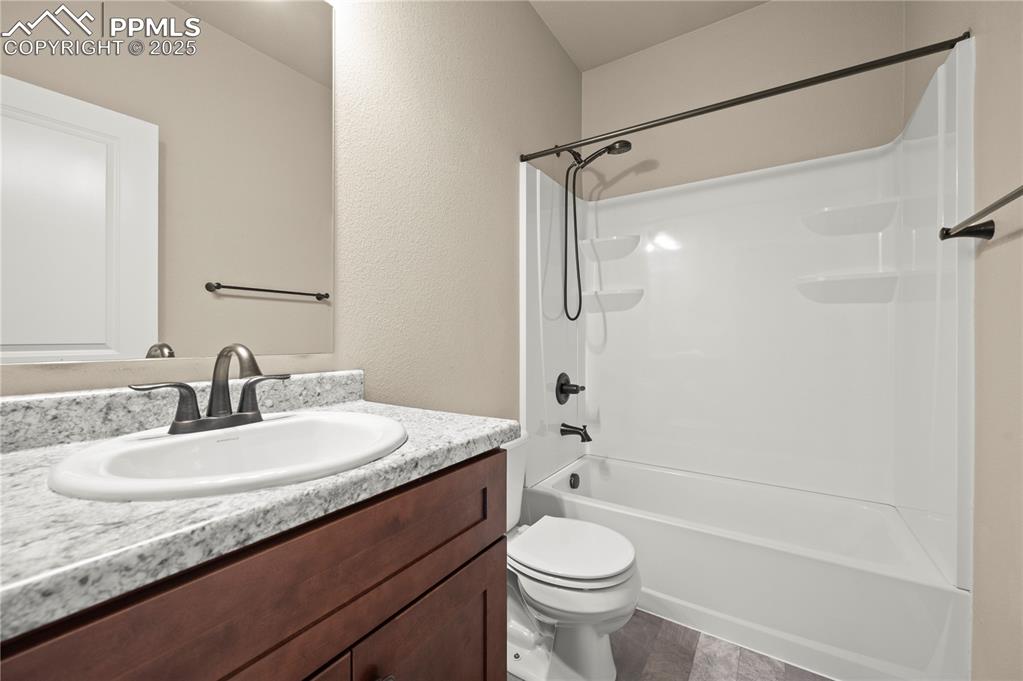 Image 26 of 30: Bathroom