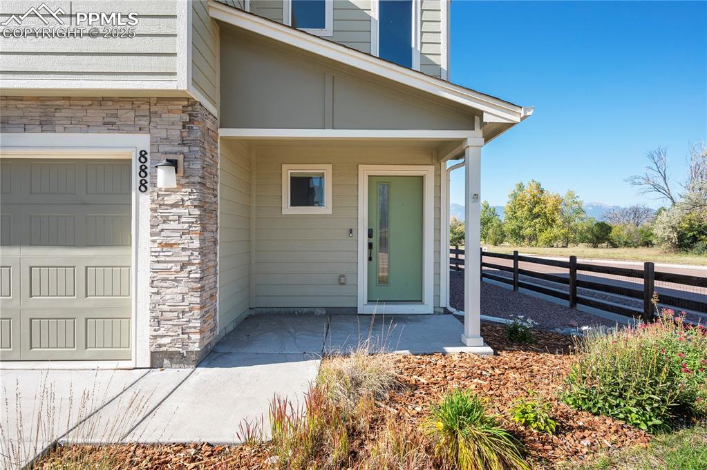 Image 3 of 30: Entry