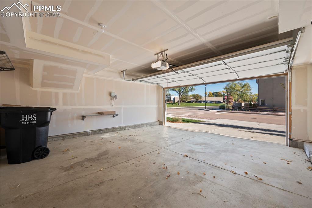 Image 30 of 30: Garage