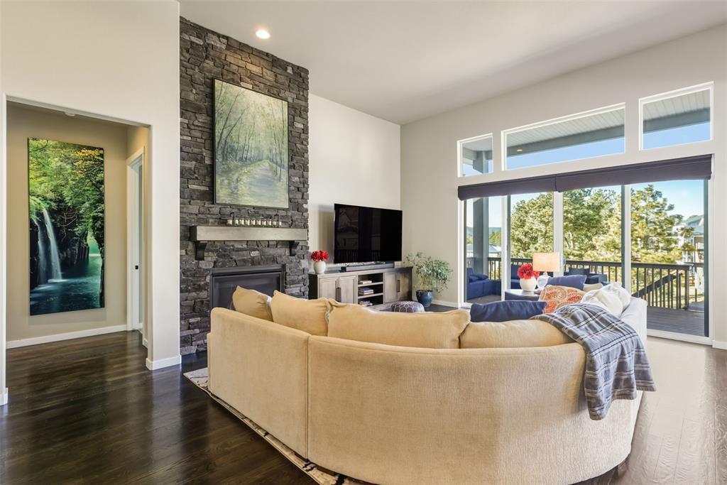 Image 11 of 50: Living Room