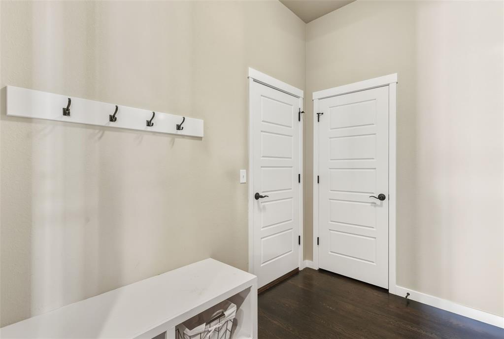 Image 21 of 50: Mud Room