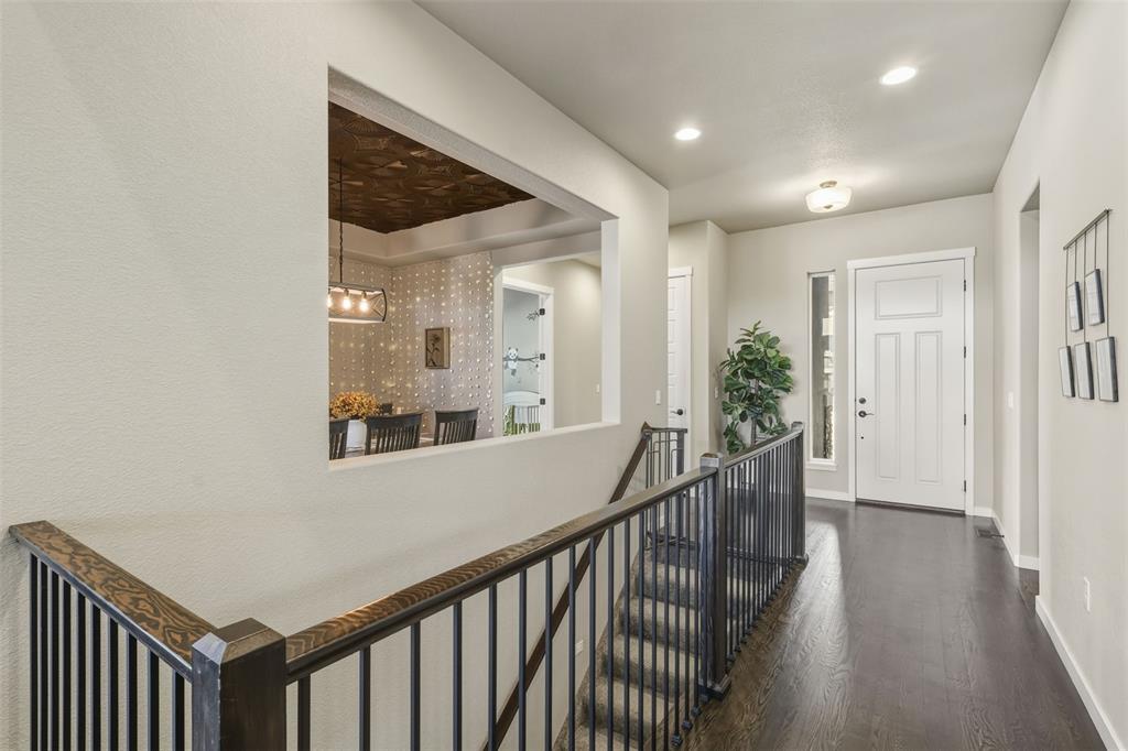 Image 23 of 50: Entrance Foyer