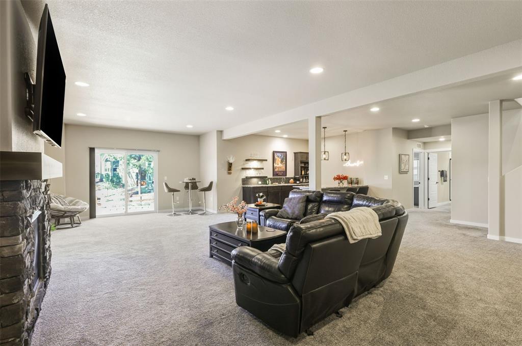 Image 25 of 50: Family Room