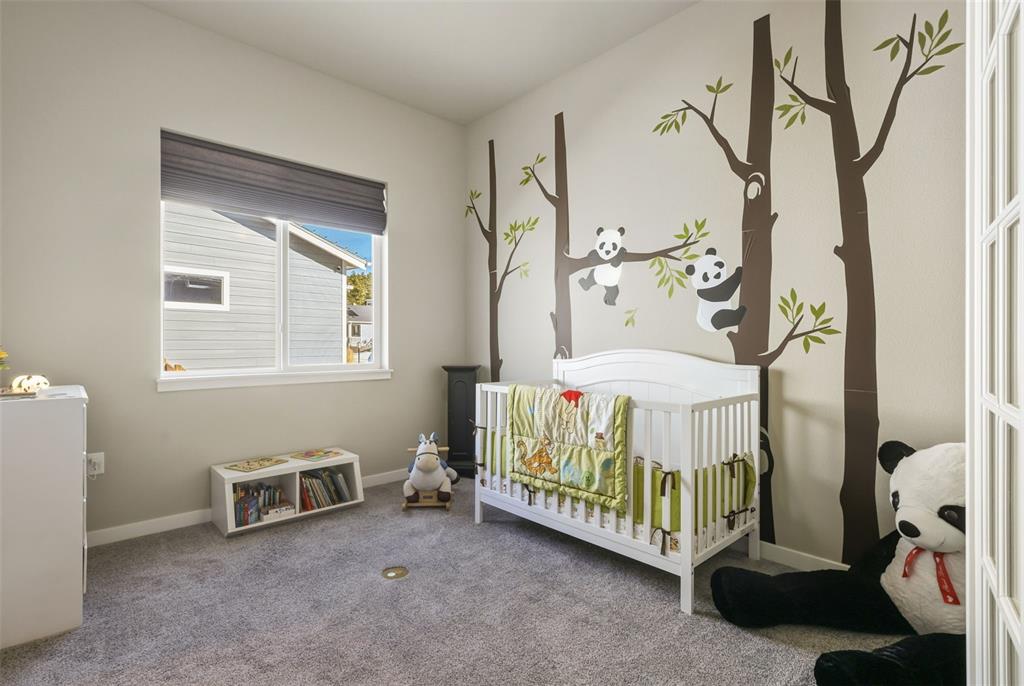 Image 32 of 50: Bedroom