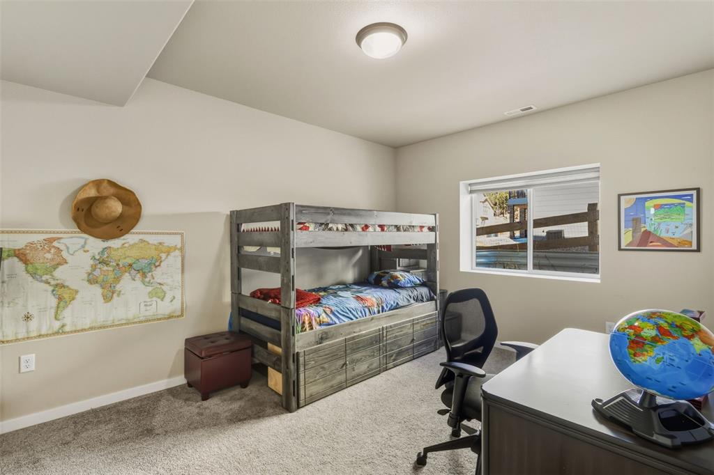 Image 34 of 50: Bedroom