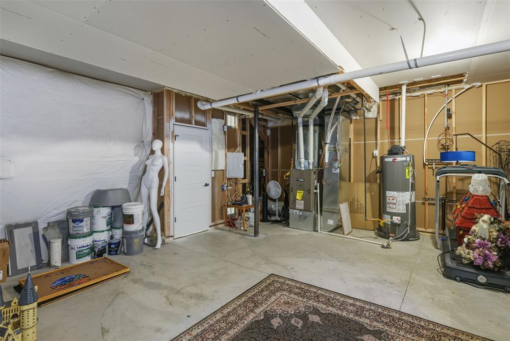 Image 41 of 50: Storage