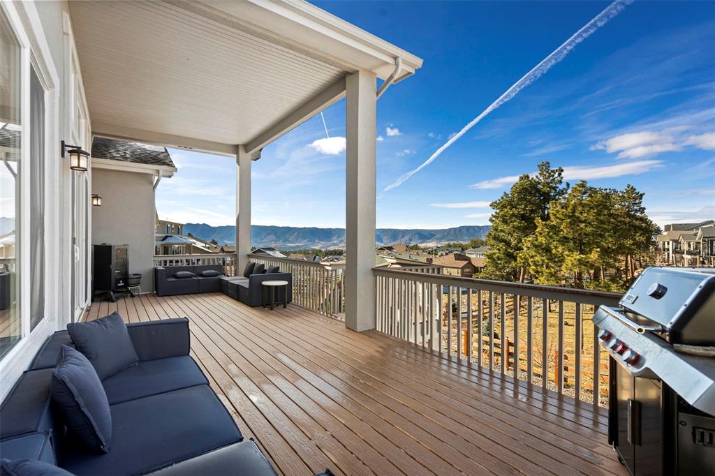 Image 44 of 50: Deck