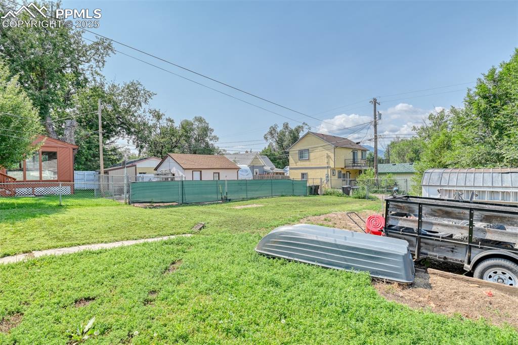 Image 10 of 38: Yard