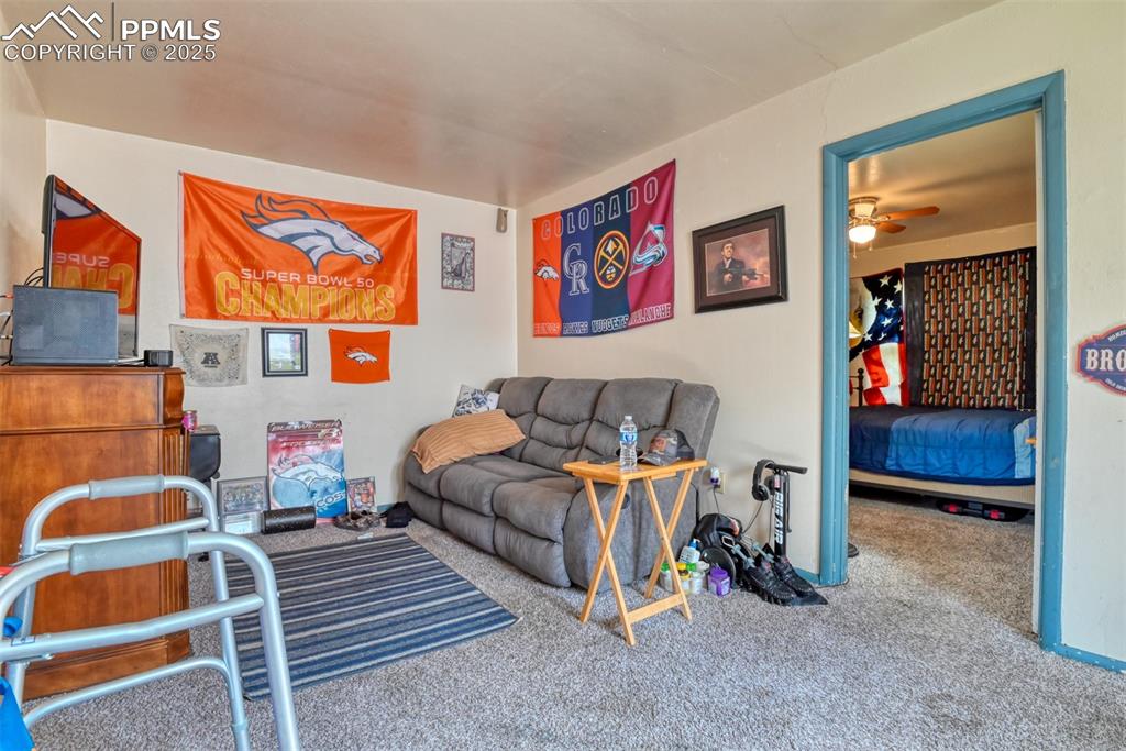 Image 12 of 38: Unit 1509 Living Room