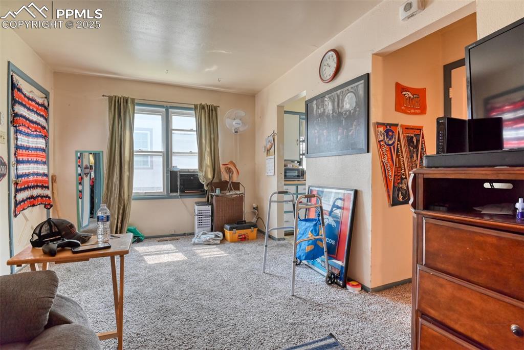 Image 14 of 38: Unit 1509 living room