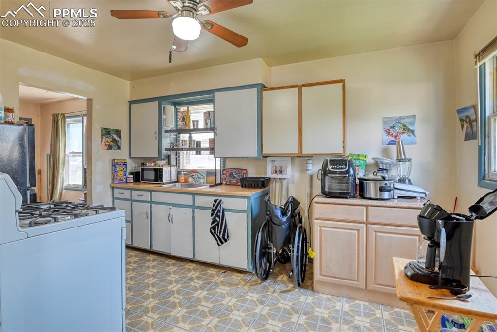 Image 17 of 38: Unit 1509 Kitchen with gas range and w/d hookups