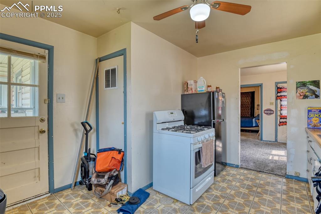 Image 18 of 38: Unit 1509 kitchen walks out to back patio/yard