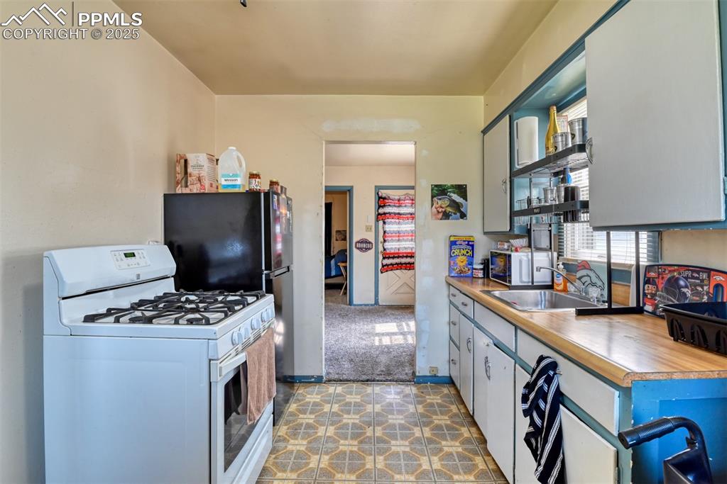 Image 19 of 38: Unit 1509 Kitchen