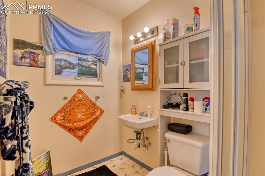 Image 23 of 38: Unit 1509 Bathroom