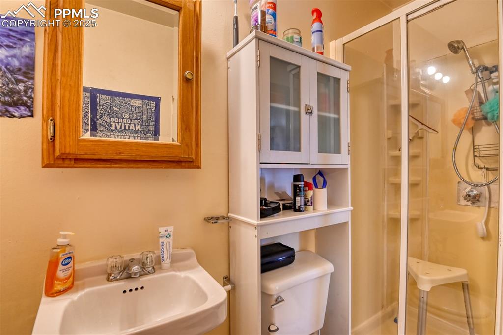 Image 24 of 38: Unit 1509 Bathroom