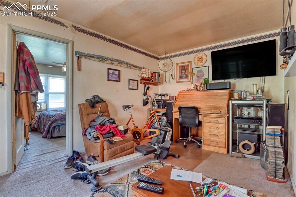 Image 29 of 38: Unit 1511 Living Room