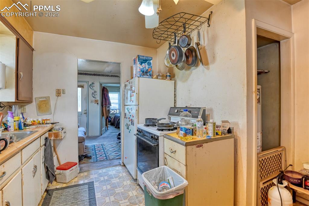 Image 32 of 38: Unit 1511 Kitchen (note: only range is included, the other appliances inclu