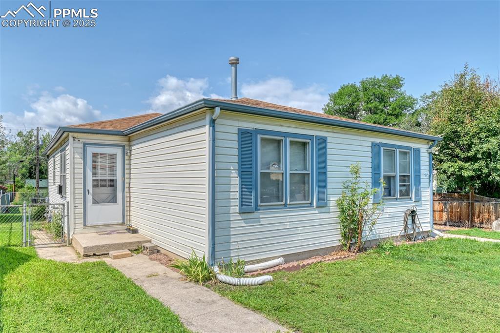 Image 6 of 38: Front of unit 1509