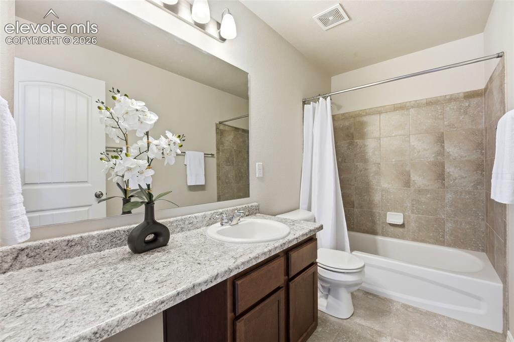 Image 40 of 48: Bathroom