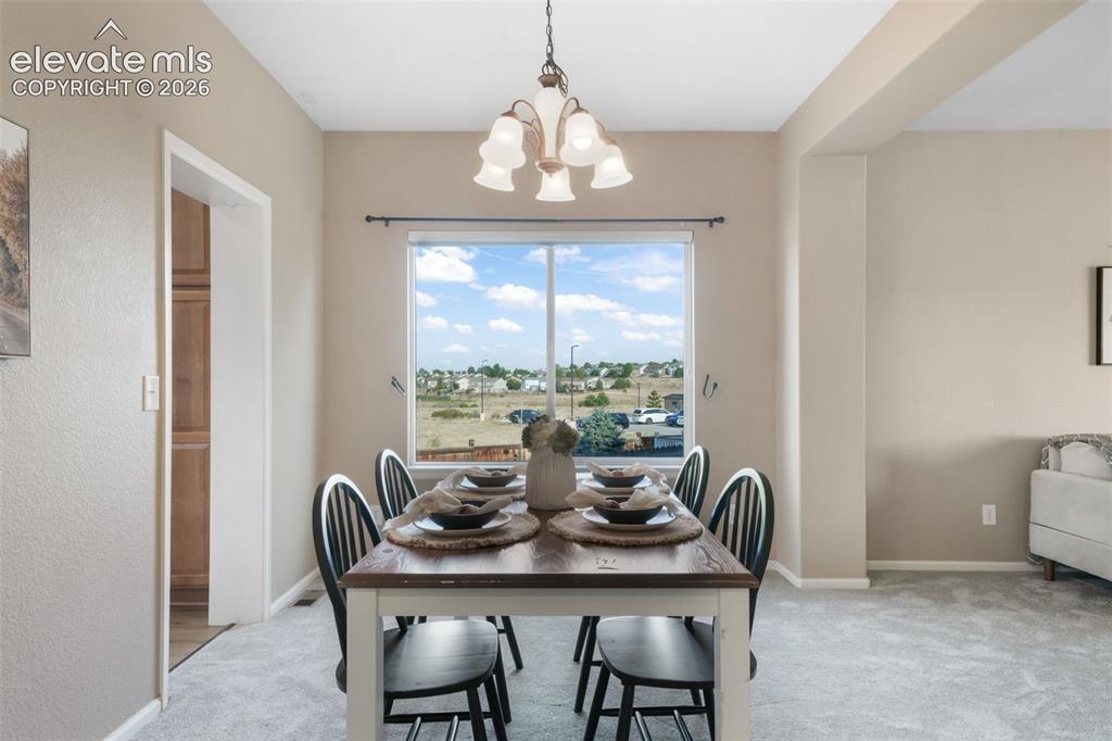 Image 10 of 50: Dining Area