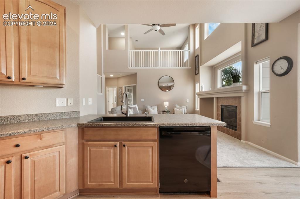 Image 12 of 50: Kitchen