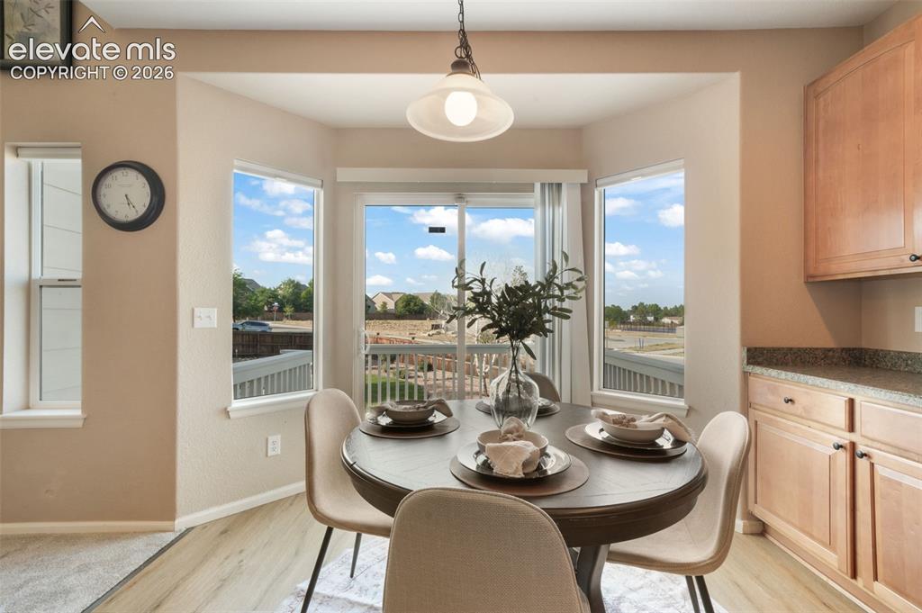 Image 15 of 50: Dining Area