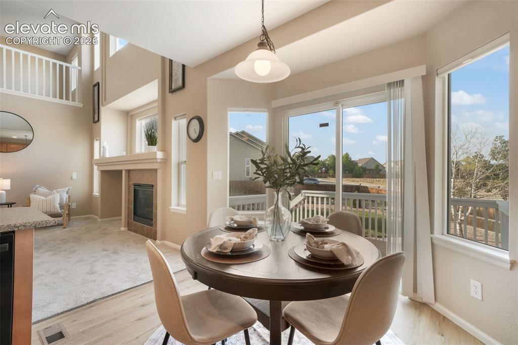 Image 16 of 50: Dining Area