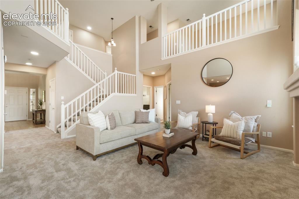 Image 19 of 50: Living Room