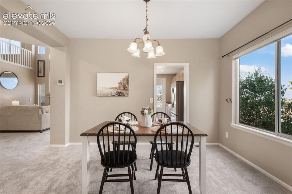Image 6 of 50: Dining Area