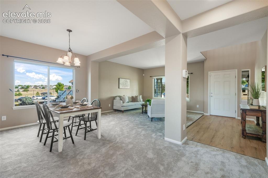 Image 8 of 50: Dining Area