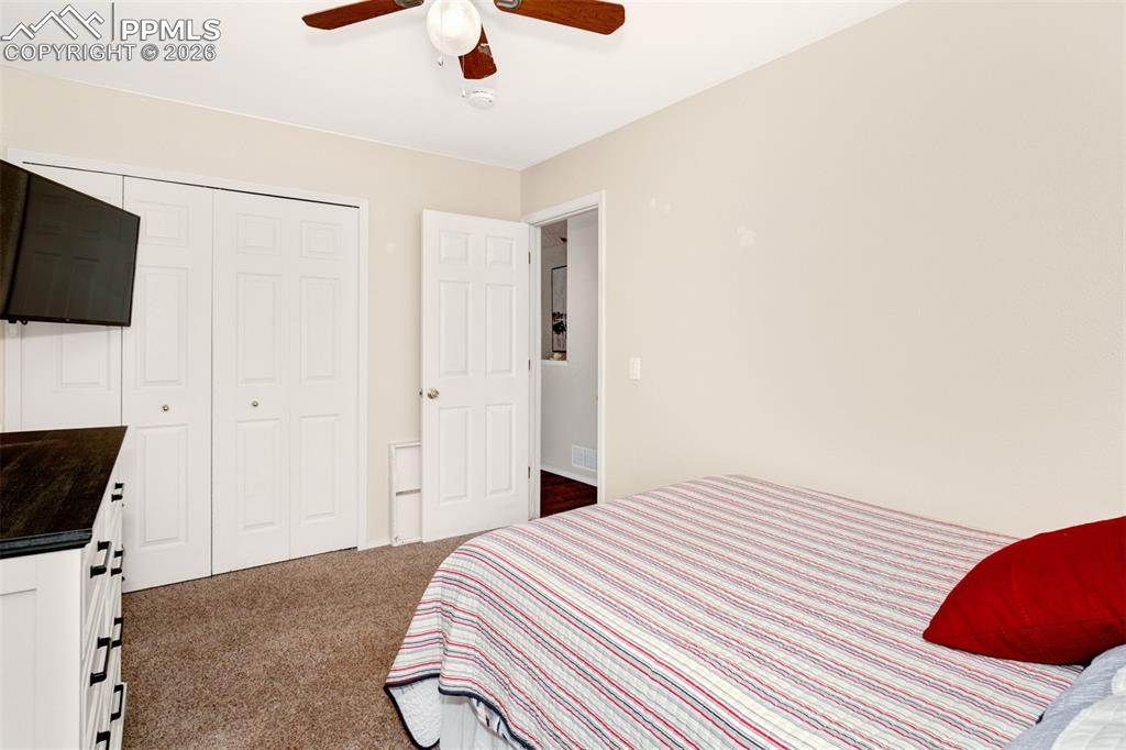 Image 14 of 31: Bedroom