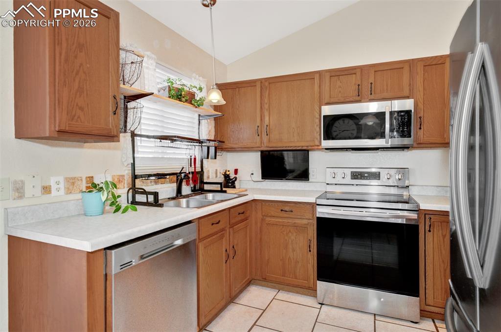 Image 19 of 31: Kitchen