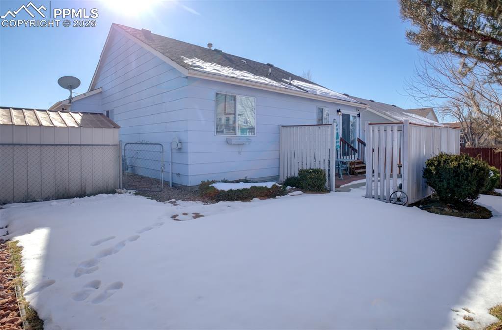 Image 20 of 31: Back of Structure