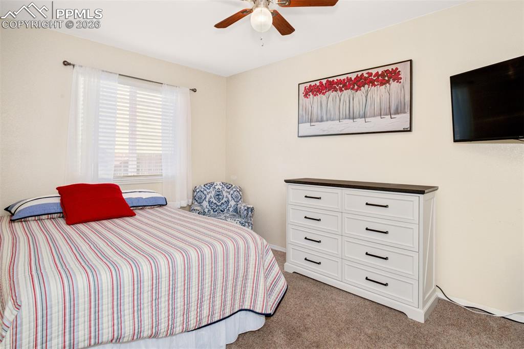 Image 23 of 31: Bedroom