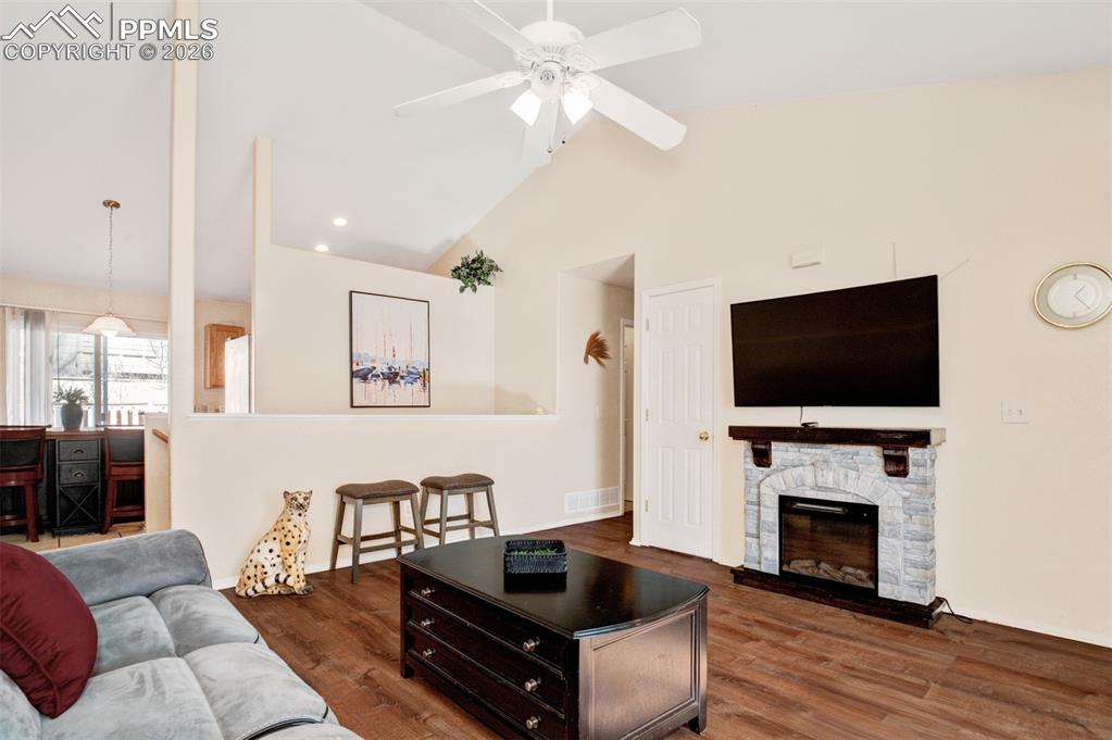 Image 3 of 31: Living Room