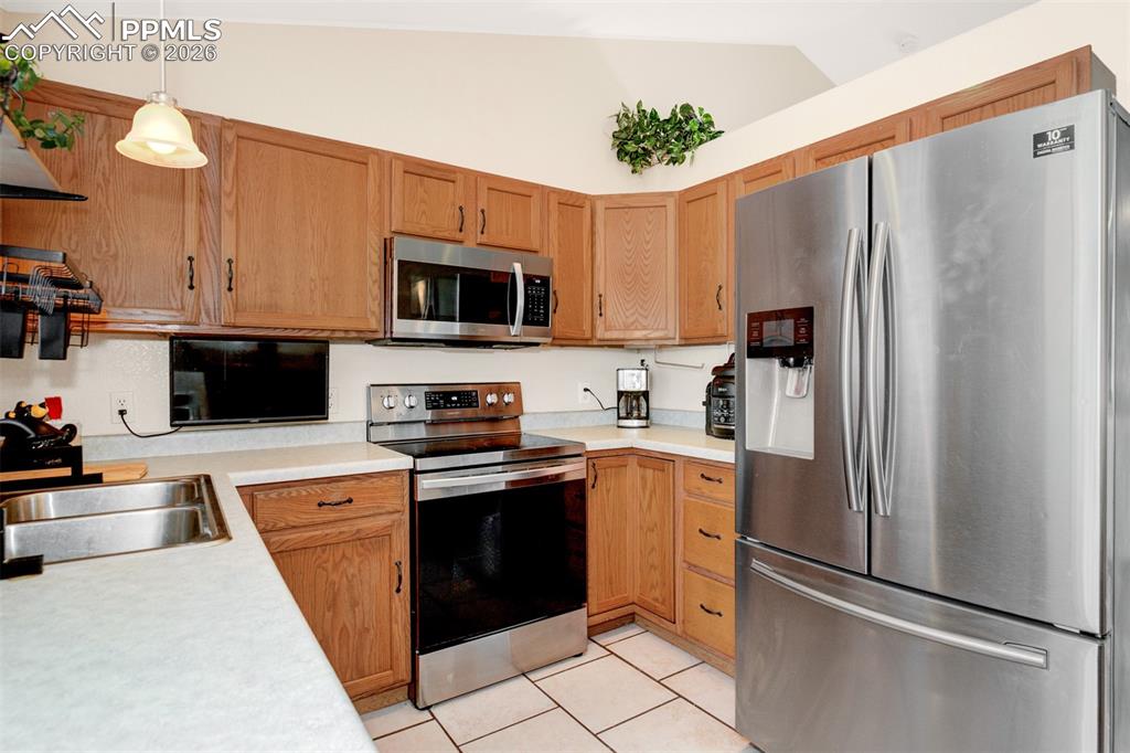 Image 5 of 31: Kitchen