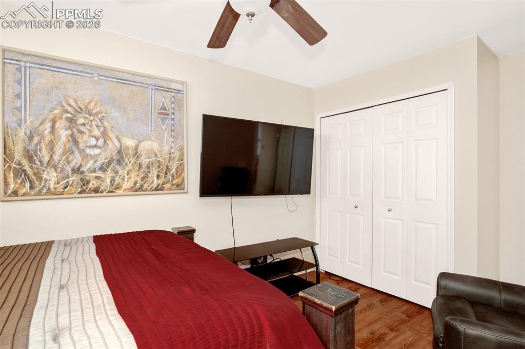 Image 9 of 31: Bedroom